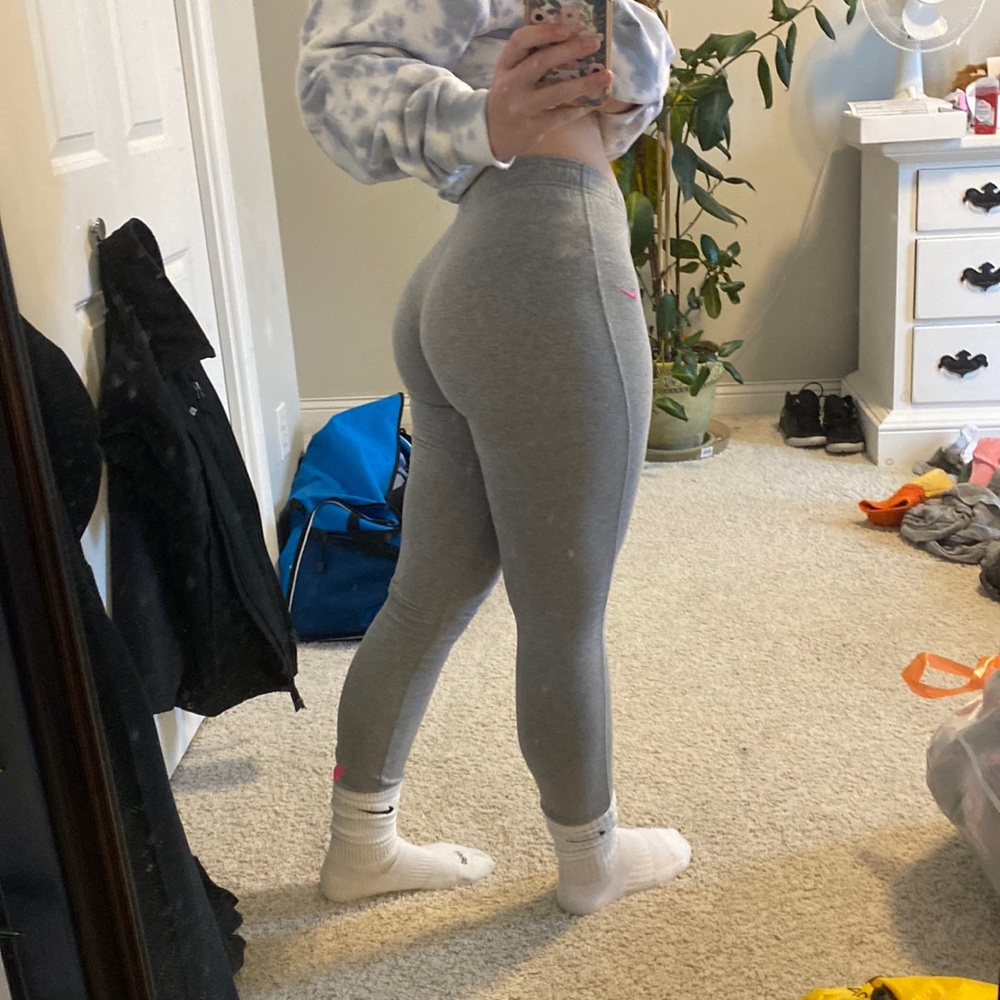 Grey Nike Leggings.